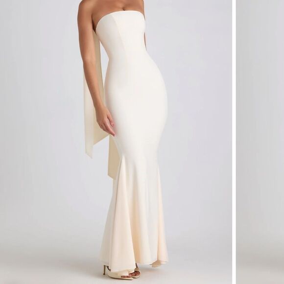 Oh Polly Imogene
Scarf-Detail Strapless Gown in Ivory Size 2 Nwt Without scarf - Picture 1 of 6